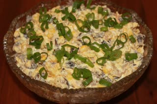 САЛАТ С КУРИЦЕЙ, ГРИБАМИ И КУКУРУЗОЙ