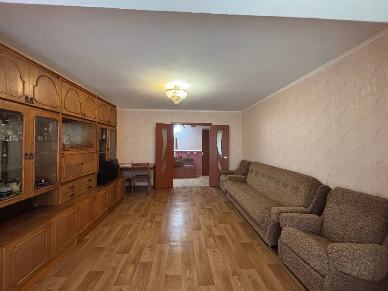 Продам 3-комн. ул. Андрея Линева, р-н Манго, 2/13 эт., дом кирпич, 75 кв.м., комнаты изолированные, окна мет/пластиковые, разводка пластик, санузел раздельный плитка, бойлер, хорошее состояние. Рядом гипермаркет, МФЦ, остановка Документы РФ Цена 6 800 000₽. +79591730175 Татьяна, +79591695183 Роман ...
